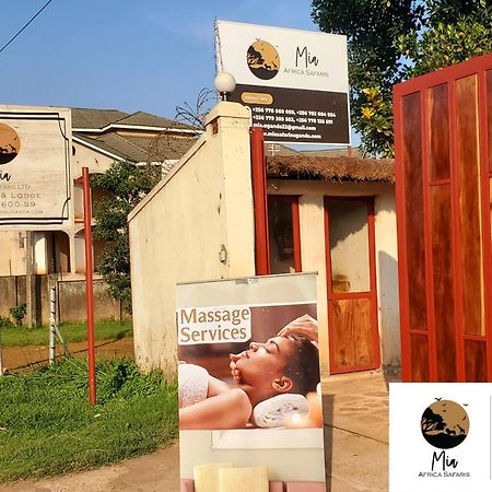 Mia Safari Lodge And Restaurant Entebbe Buitenkant foto