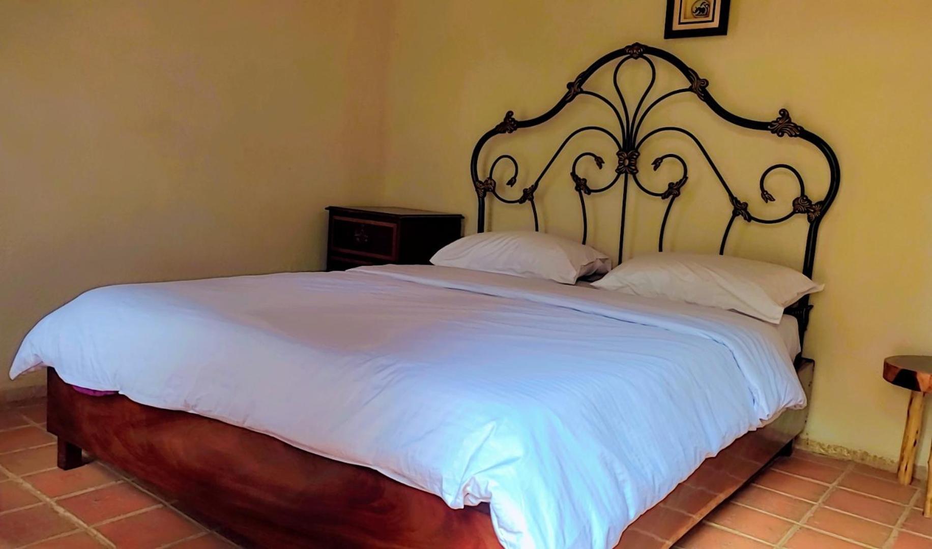 Mia Safari Lodge And Restaurant Entebbe Buitenkant foto